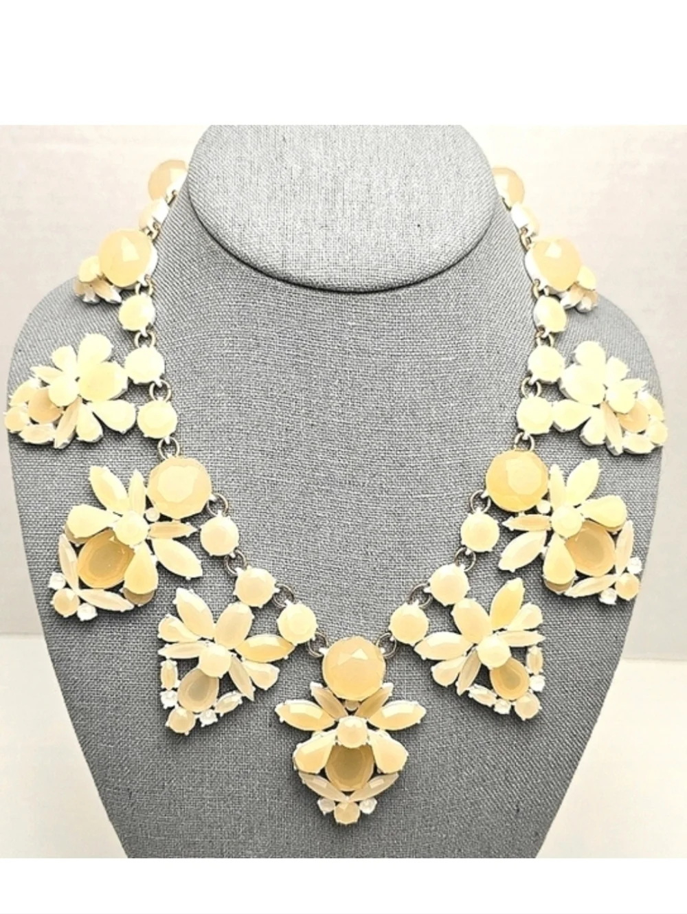 [J. CREW] Cream & White Fan Statement Necklace